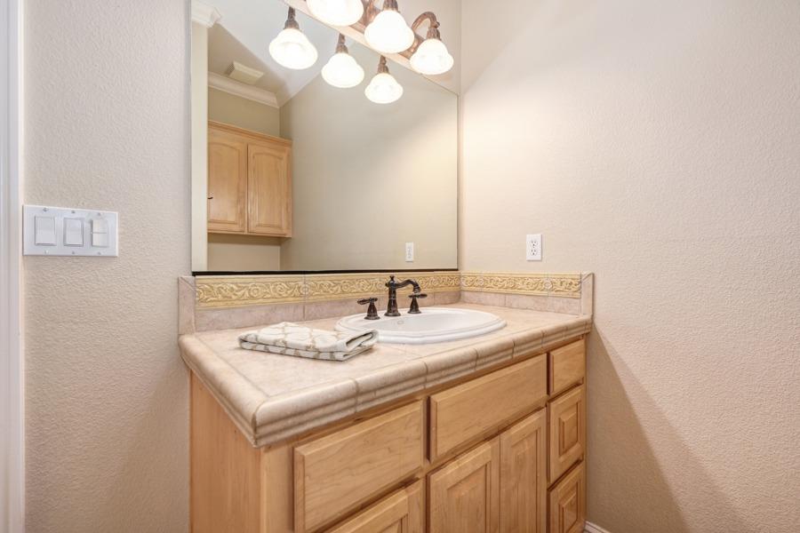 Detail Gallery Image 27 of 47 For 5477 Lost Ave, Rocklin,  CA 95677 - 4 Beds | 2/1 Baths