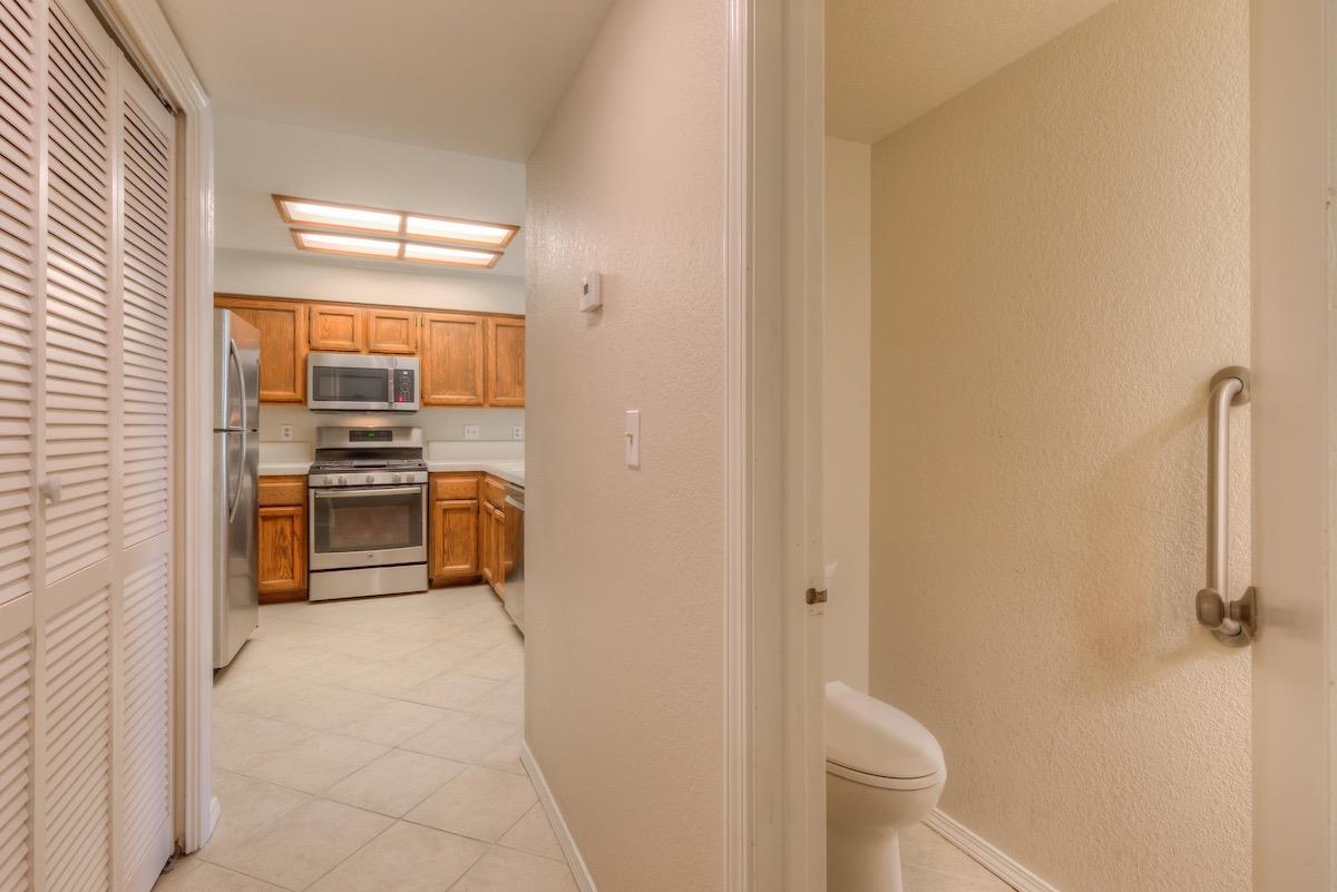 Detail Gallery Image 19 of 51 For 2725 Stonecreek Dr, Sacramento,  CA 95833 - 3 Beds | 2/1 Baths