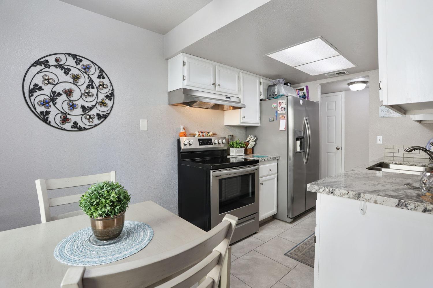 Detail Gallery Image 7 of 23 For 8220 Center Pkwy #40,  Sacramento,  CA 95823 - 2 Beds | 1 Baths