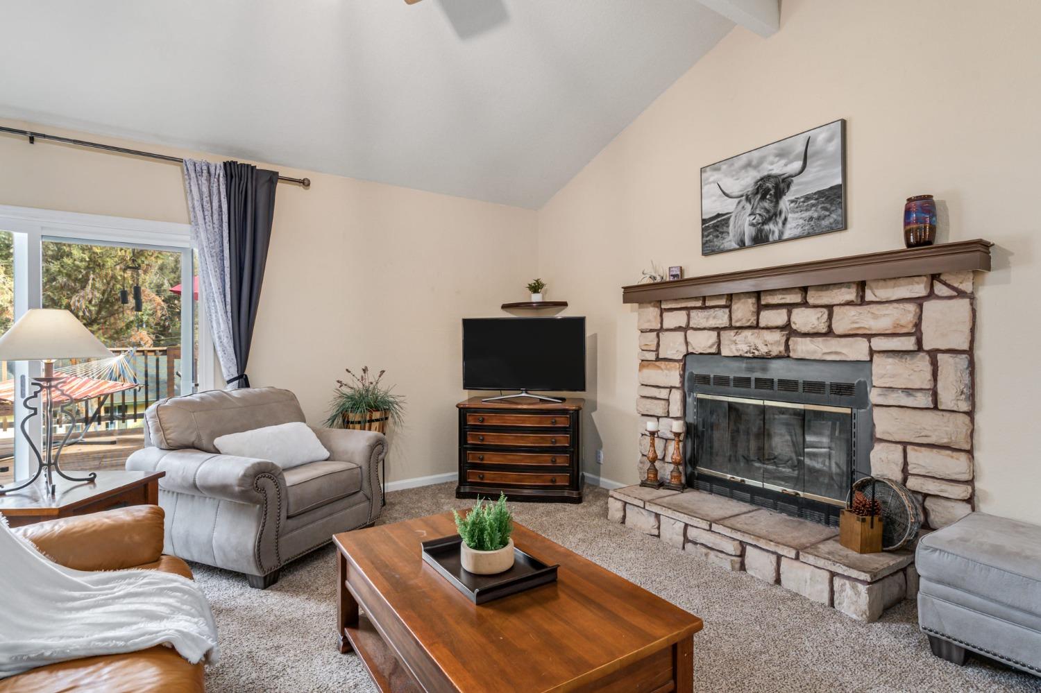 Detail Gallery Image 11 of 86 For 19570 Cottonwood St, Groveland,  CA 95321 - 2 Beds | 2 Baths