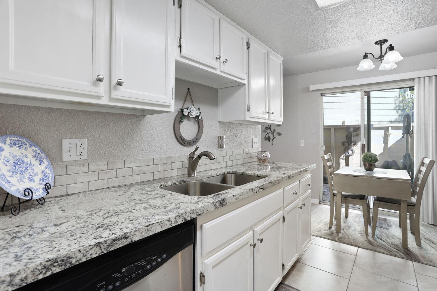 Detail Gallery Image 8 of 23 For 8220 Center Pkwy #40,  Sacramento,  CA 95823 - 2 Beds | 1 Baths