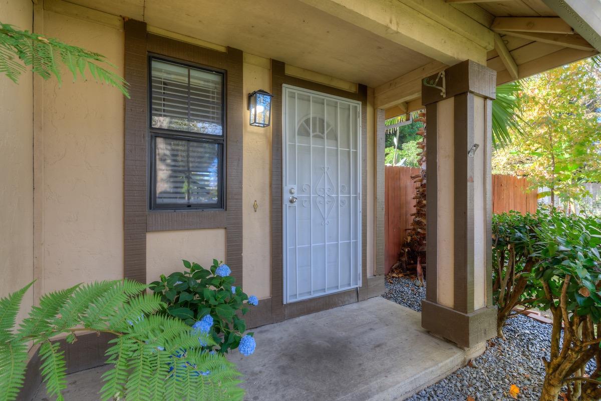 Detail Gallery Image 4 of 51 For 2725 Stonecreek Dr, Sacramento,  CA 95833 - 3 Beds | 2/1 Baths