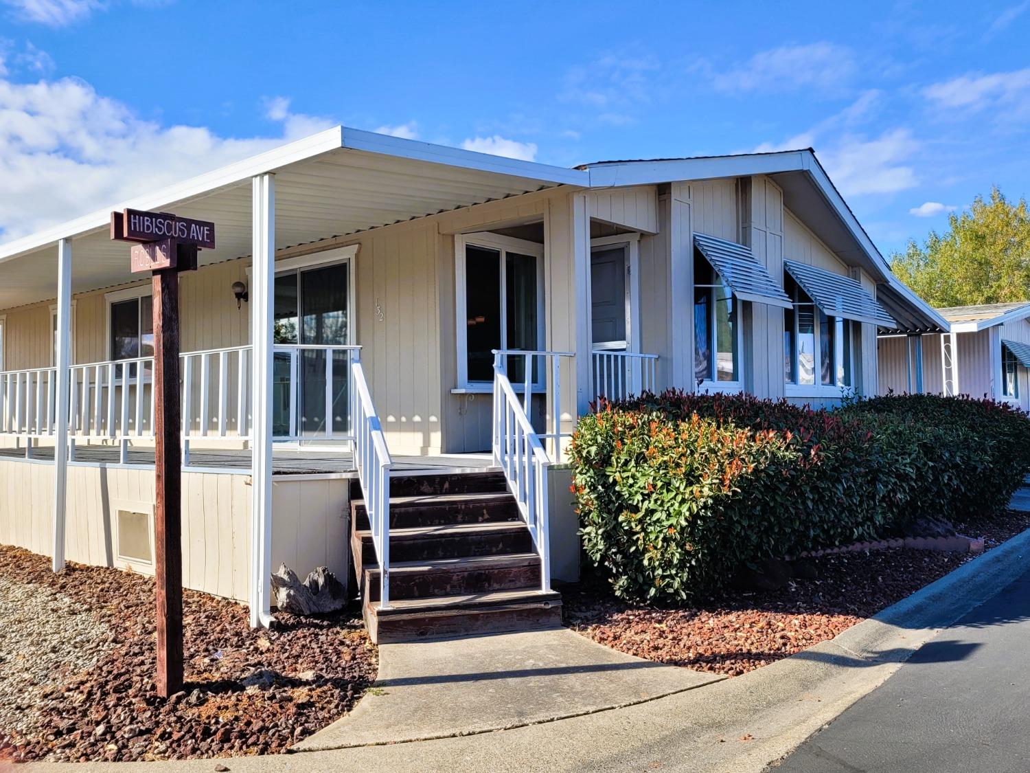 Detail Gallery Image 2 of 22 For 132 Hibiscus Ave, Sacramento,  CA 95828 - 2 Beds | 2 Baths