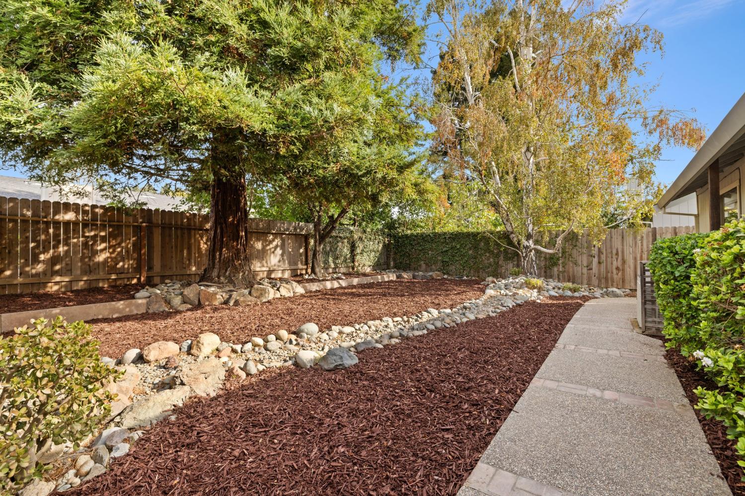 Detail Gallery Image 36 of 44 For 104 Blue Water Cir, Sacramento,  CA 95831 - 3 Beds | 2 Baths