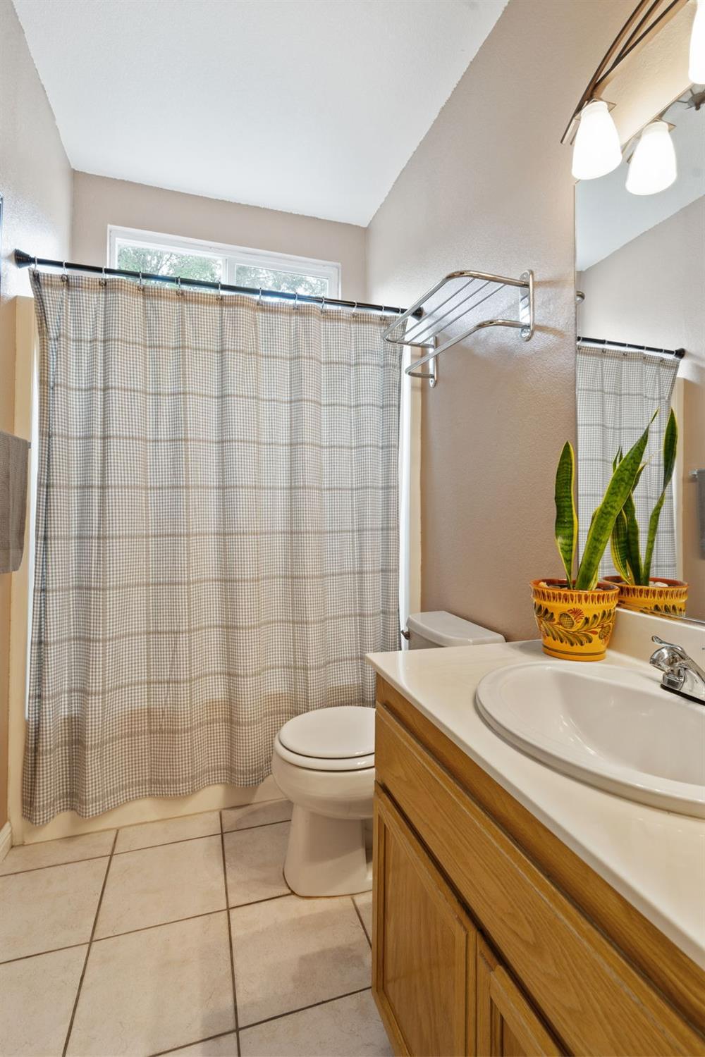 Detail Gallery Image 19 of 29 For 3707 Broadland St, Sacramento,  CA 95834 - 5 Beds | 3/1 Baths