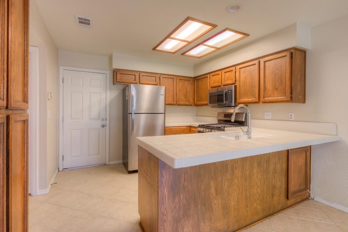 Detail Gallery Image 12 of 51 For 2725 Stonecreek Dr, Sacramento,  CA 95833 - 3 Beds | 2/1 Baths