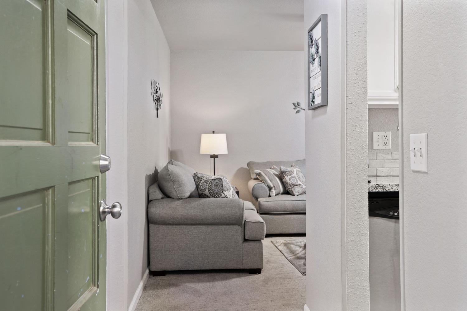 Detail Gallery Image 2 of 23 For 8220 Center Pkwy #40,  Sacramento,  CA 95823 - 2 Beds | 1 Baths