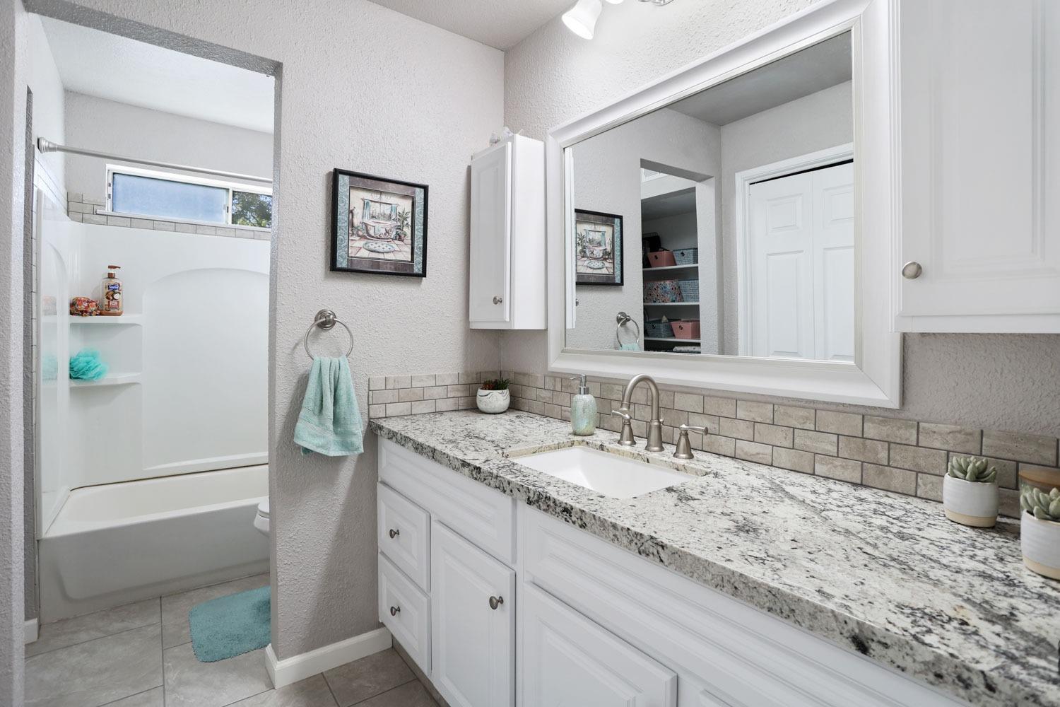 Detail Gallery Image 12 of 23 For 8220 Center Pkwy #40,  Sacramento,  CA 95823 - 2 Beds | 1 Baths