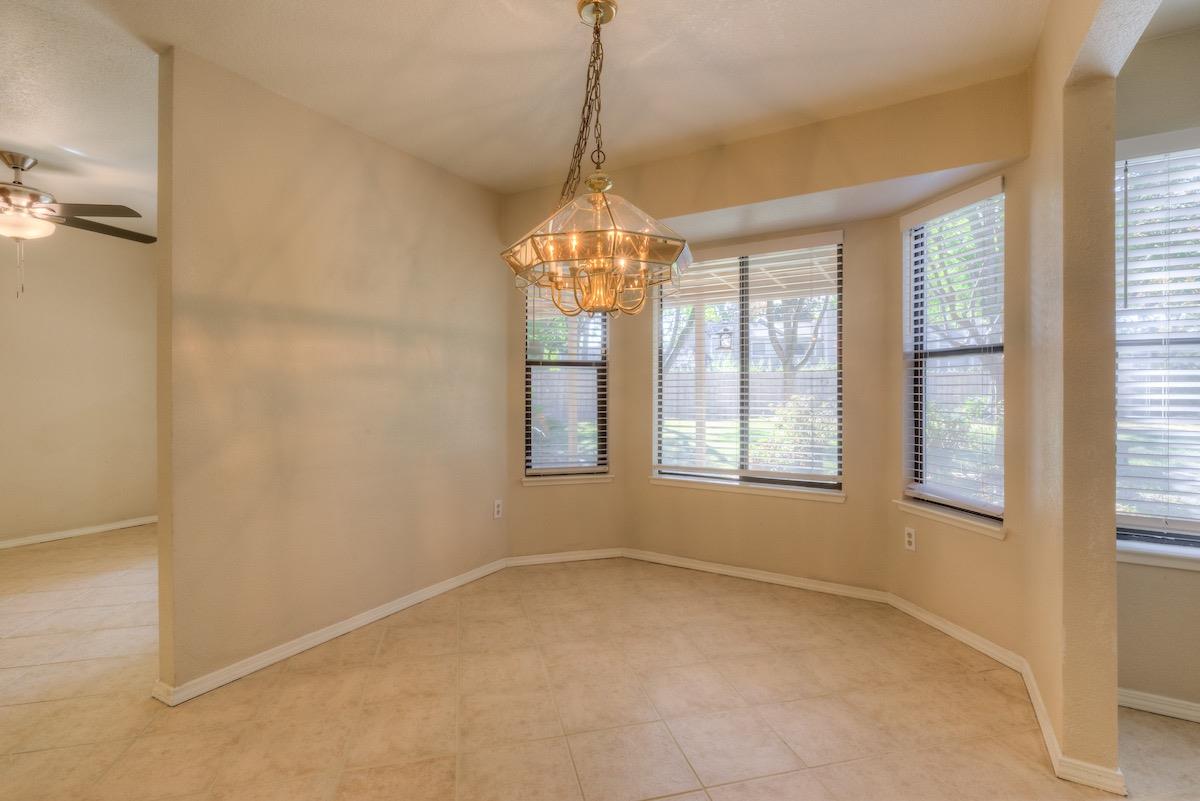 Detail Gallery Image 9 of 51 For 2725 Stonecreek Dr, Sacramento,  CA 95833 - 3 Beds | 2/1 Baths