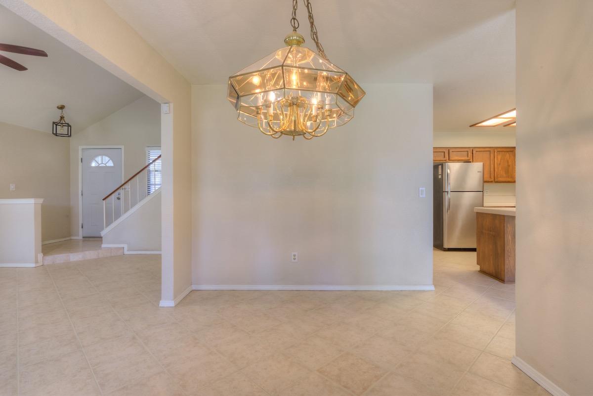 Detail Gallery Image 10 of 51 For 2725 Stonecreek Dr, Sacramento,  CA 95833 - 3 Beds | 2/1 Baths