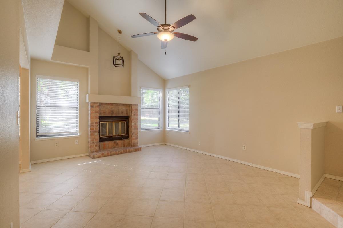 Detail Gallery Image 6 of 51 For 2725 Stonecreek Dr, Sacramento,  CA 95833 - 3 Beds | 2/1 Baths