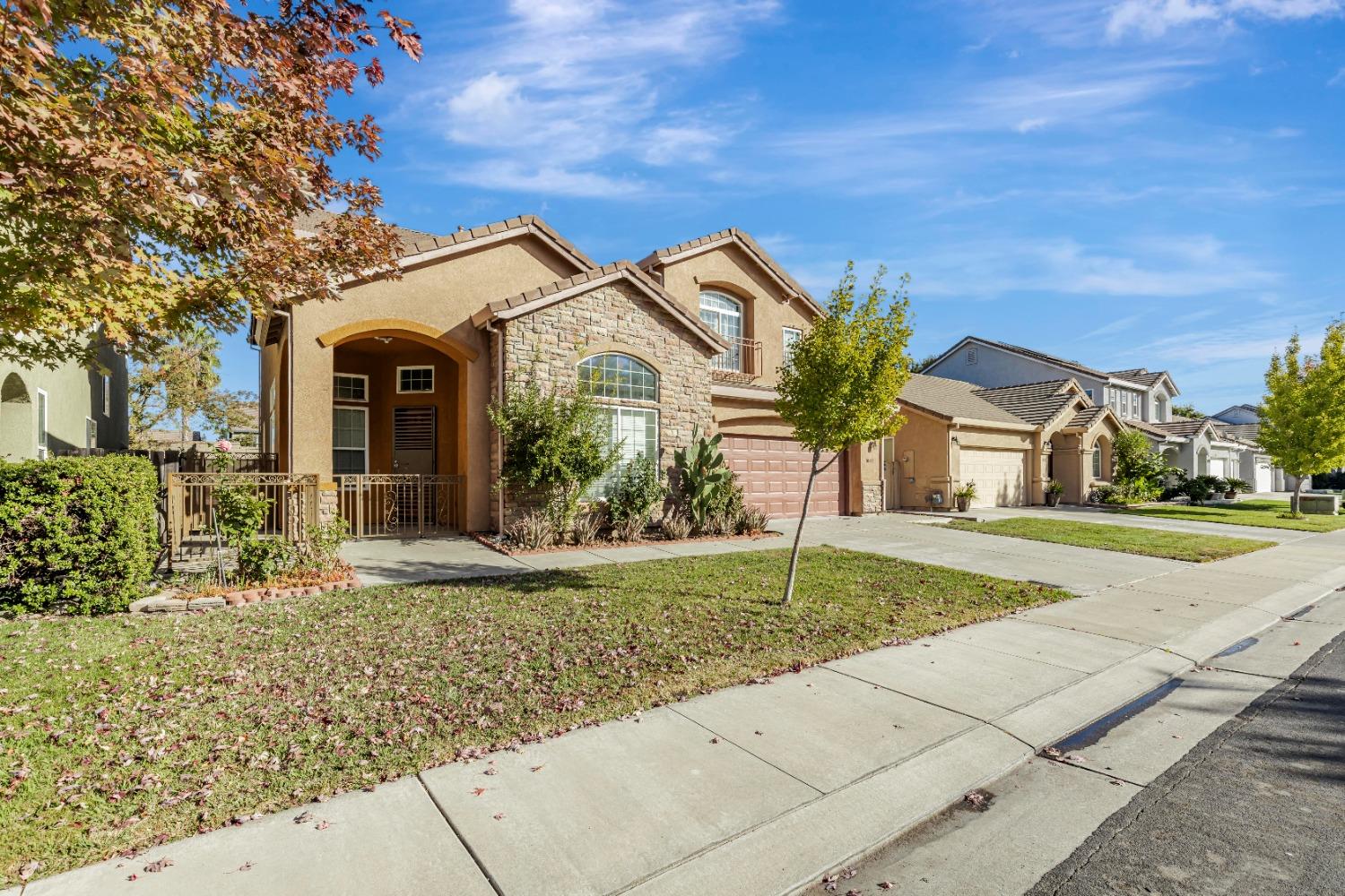 Detail Gallery Image 3 of 43 For 10391 Nations Cir, Stockton,  CA 95209 - 5 Beds | 3/1 Baths