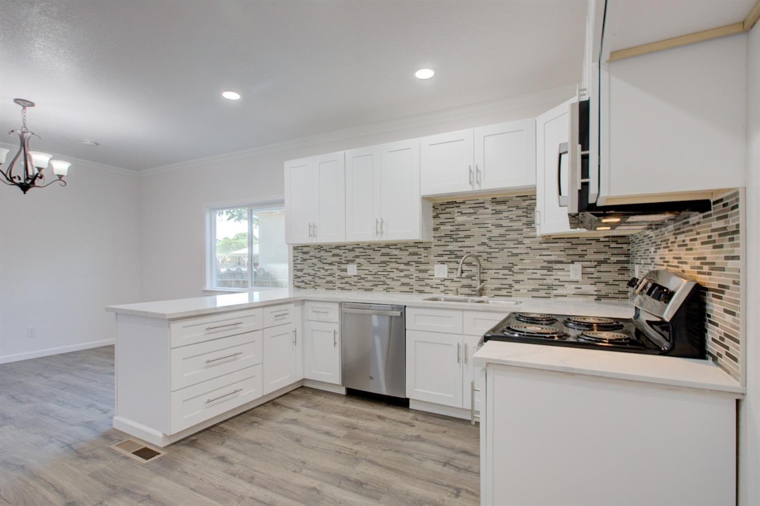 Detail Gallery Image 2 of 19 For 525 6th St, Gustine,  CA 95322 - 3 Beds | 2 Baths