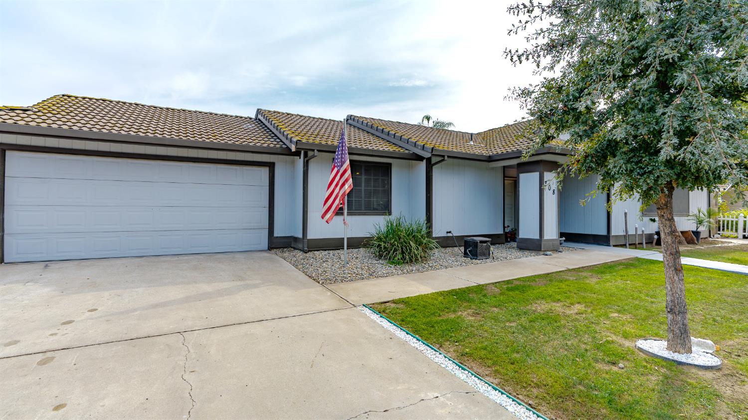 Detail Gallery Image 1 of 19 For 308 Goldrun Dr, Modesto,  CA 95354 - 3 Beds | 2 Baths