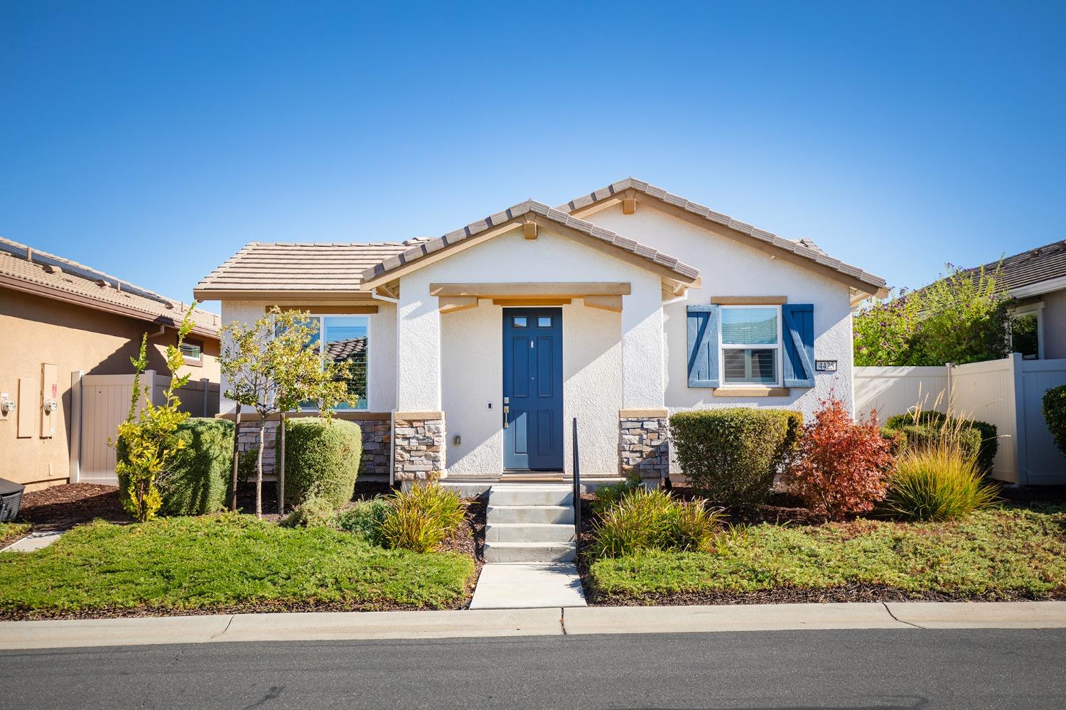 Detail Gallery Image 1 of 31 For 4425 Danube River Ln, Sacramento,  CA 95834 - 2 Beds | 2 Baths