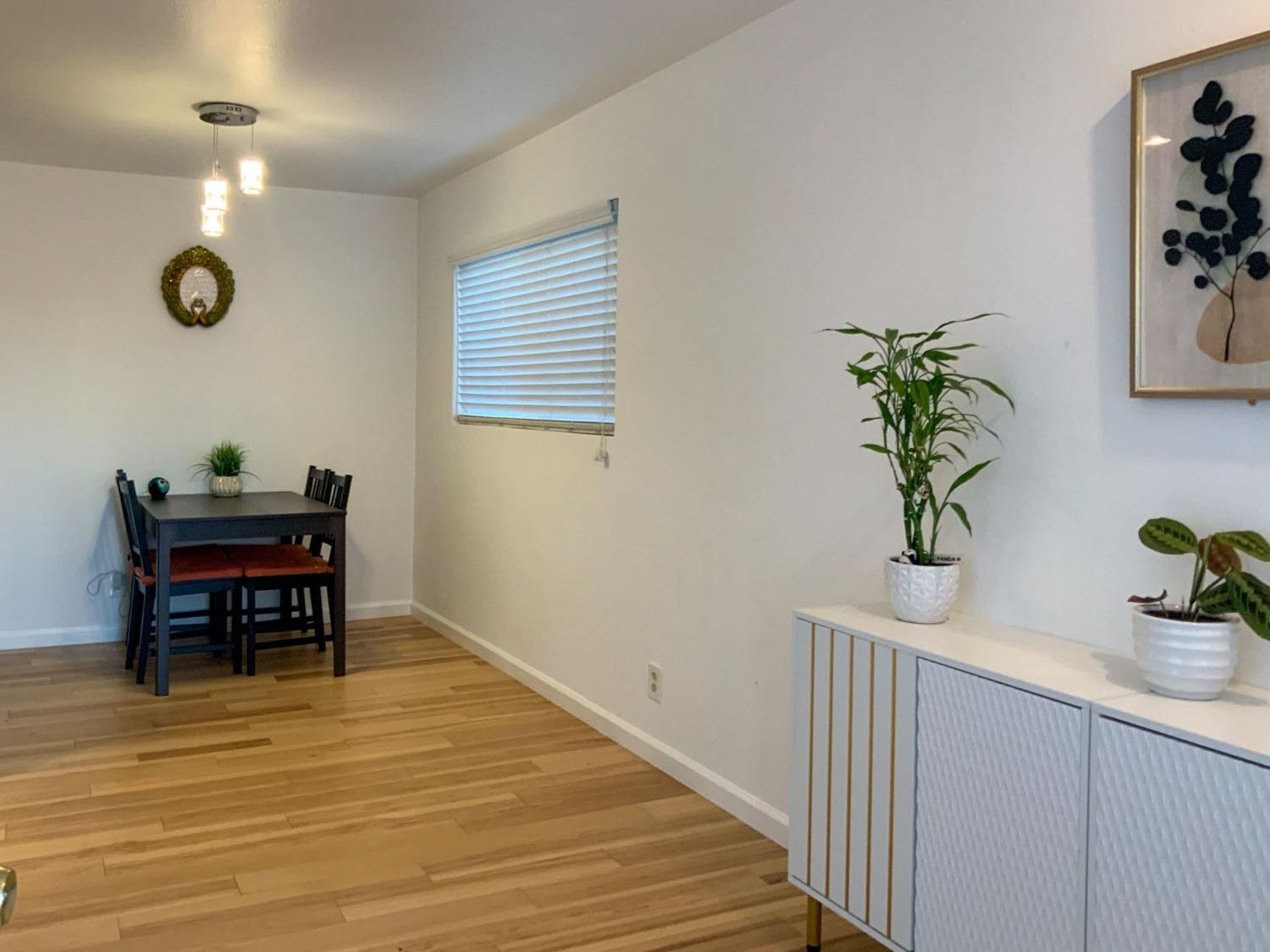 Detail Gallery Image 5 of 33 For 5121 Burlingame Ave, Richmond,  CA 94804 - 3 Beds | 1 Baths