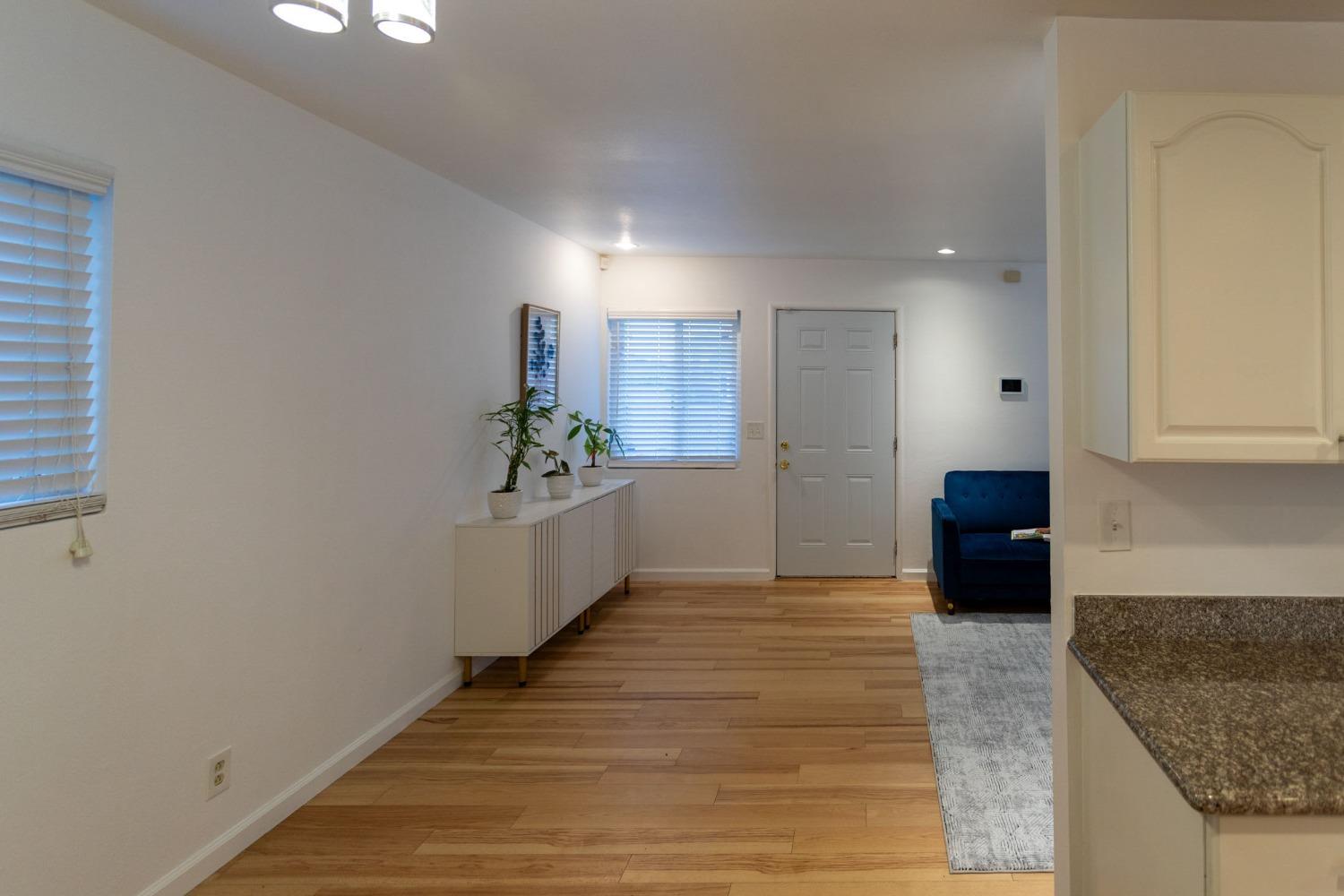 Detail Gallery Image 6 of 33 For 5121 Burlingame Ave, Richmond,  CA 94804 - 3 Beds | 1 Baths