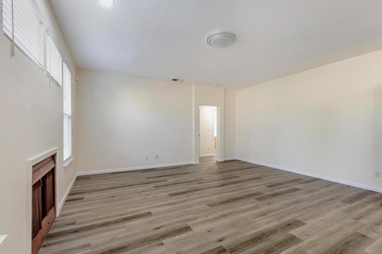 Detail Gallery Image 7 of 43 For 10391 Nations Cir, Stockton,  CA 95209 - 5 Beds | 3/1 Baths