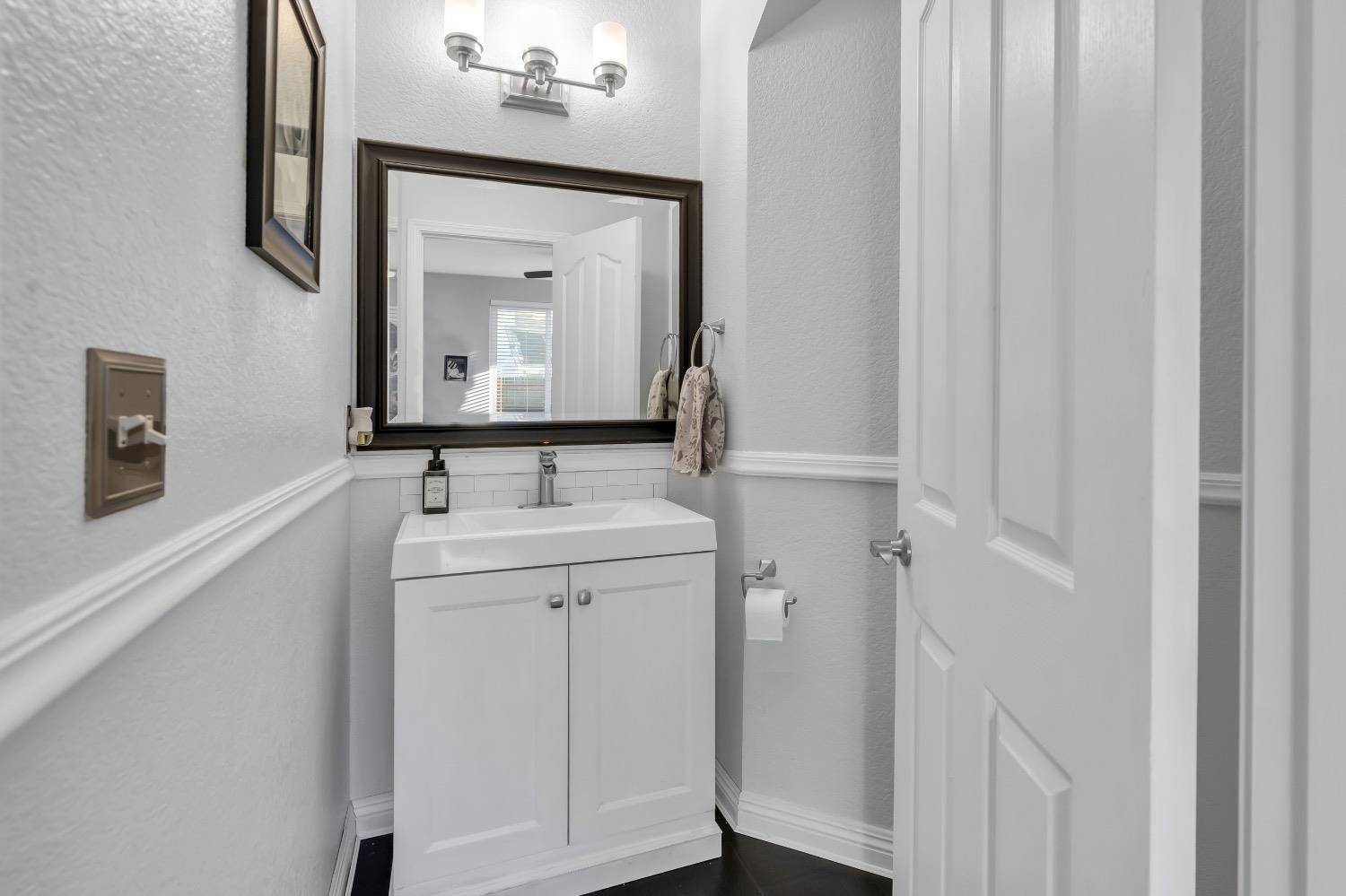 Detail Gallery Image 20 of 45 For 6641 Sunset Bluffs St, Elk Grove,  CA 95758 - 4 Beds | 2/1 Baths