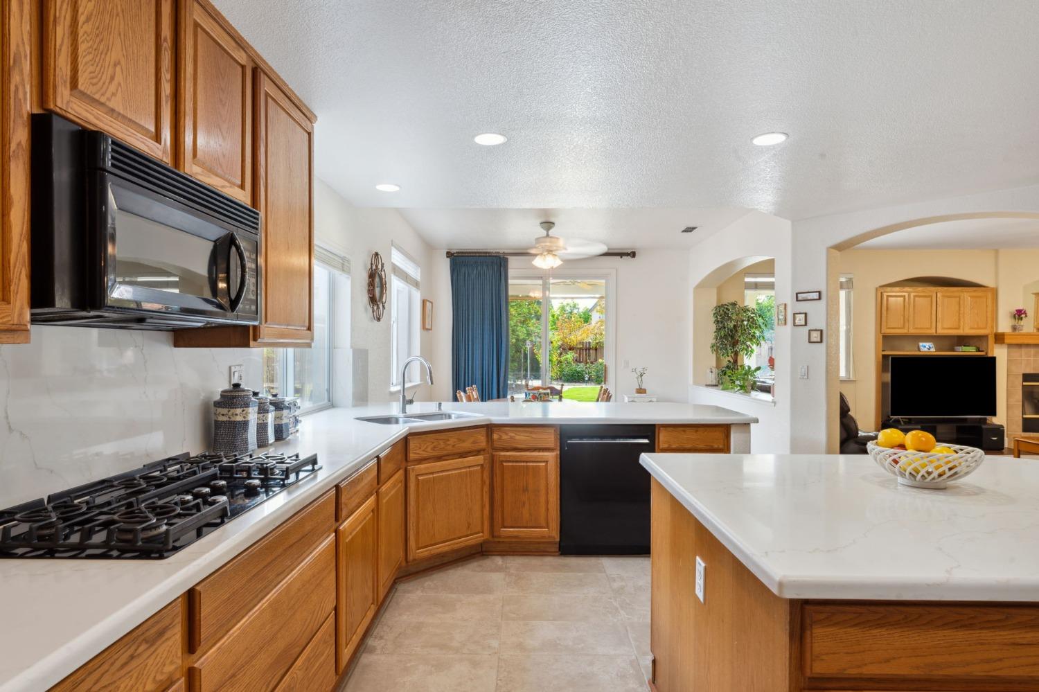 Detail Gallery Image 16 of 48 For 7 Mckilt Ct, Sacramento,  CA 95835 - 4 Beds | 3/1 Baths