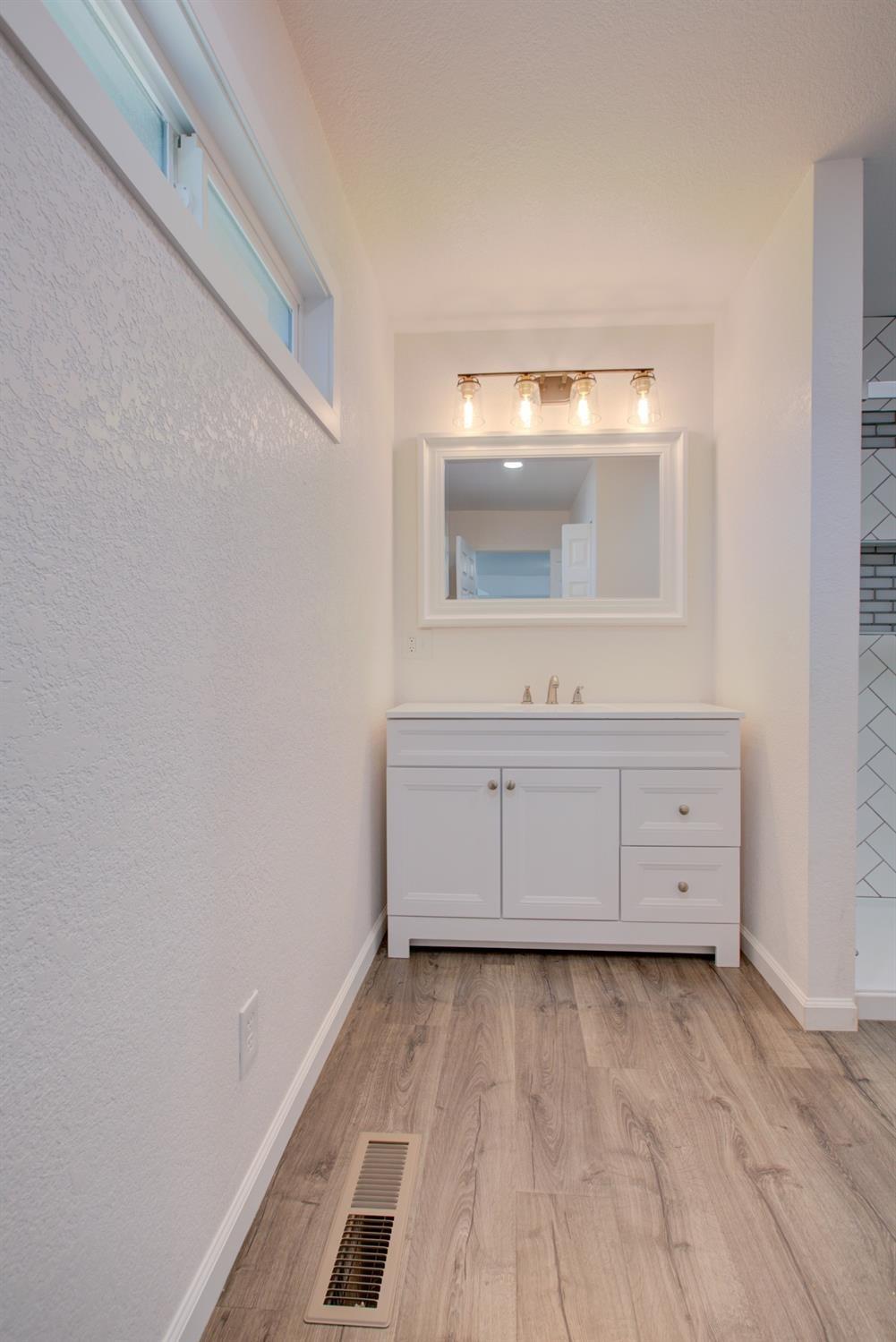 Detail Gallery Image 8 of 19 For 525 6th St, Gustine,  CA 95322 - 3 Beds | 2 Baths