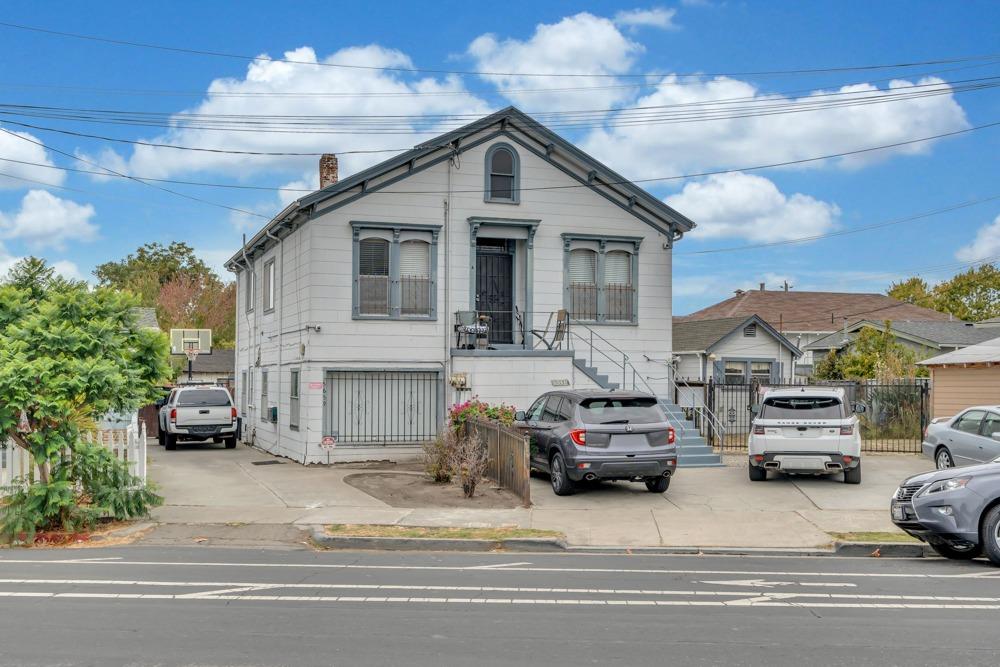 Detail Gallery Image 3 of 55 For 5659 Adeline St, Oakland,  CA 94608 - – Beds | – Baths