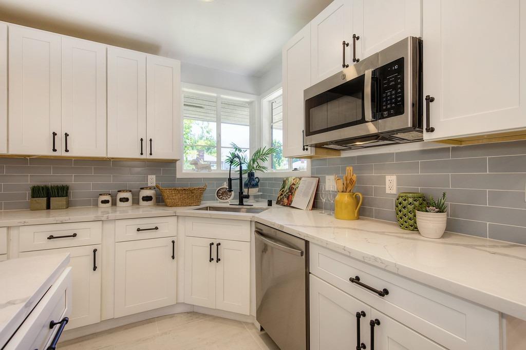 Detail Gallery Image 22 of 49 For 172 45th St, Sacramento,  CA 95819 - 3 Beds | 2 Baths