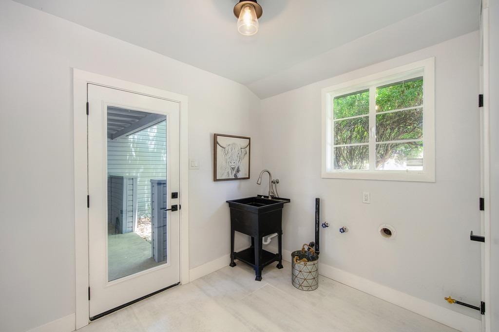 Detail Gallery Image 33 of 49 For 172 45th St, Sacramento,  CA 95819 - 3 Beds | 2 Baths