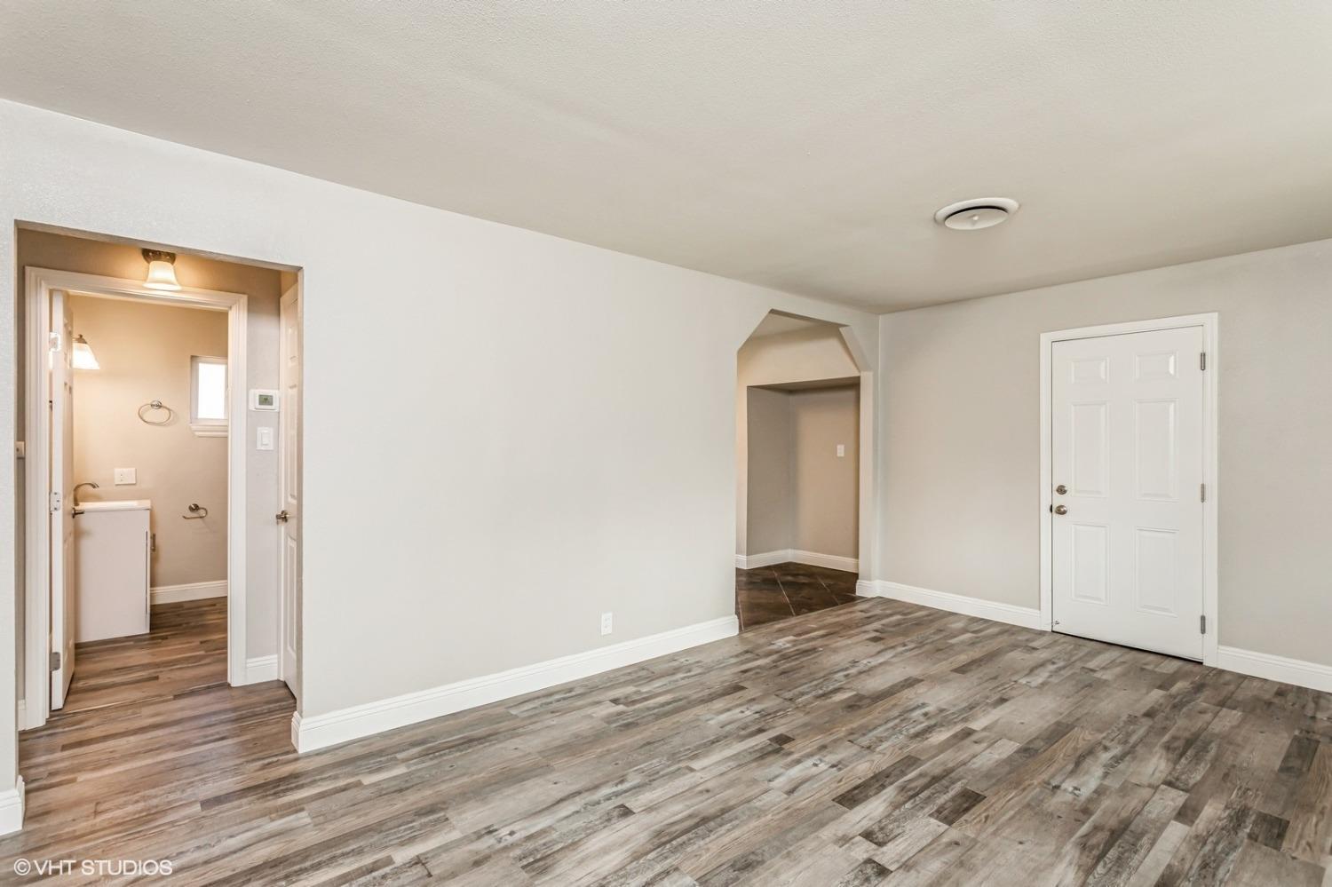 Detail Gallery Image 6 of 15 For 6321 33rd Ave, Sacramento,  CA 95824 - 2 Beds | 1 Baths