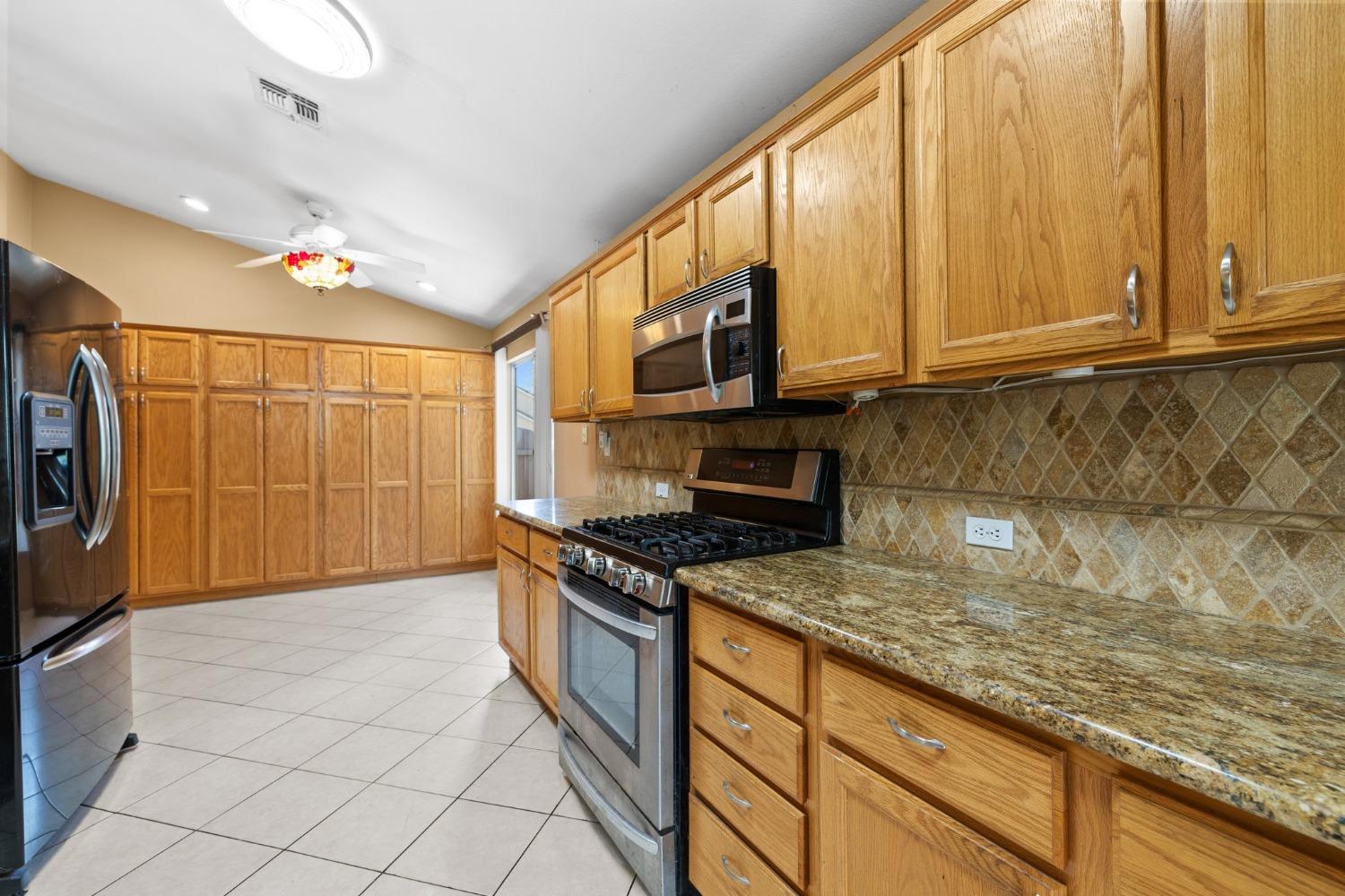 Detail Gallery Image 12 of 35 For 4834 Winter Haven Way, Roseville,  CA 95747 - 2 Beds | 2 Baths