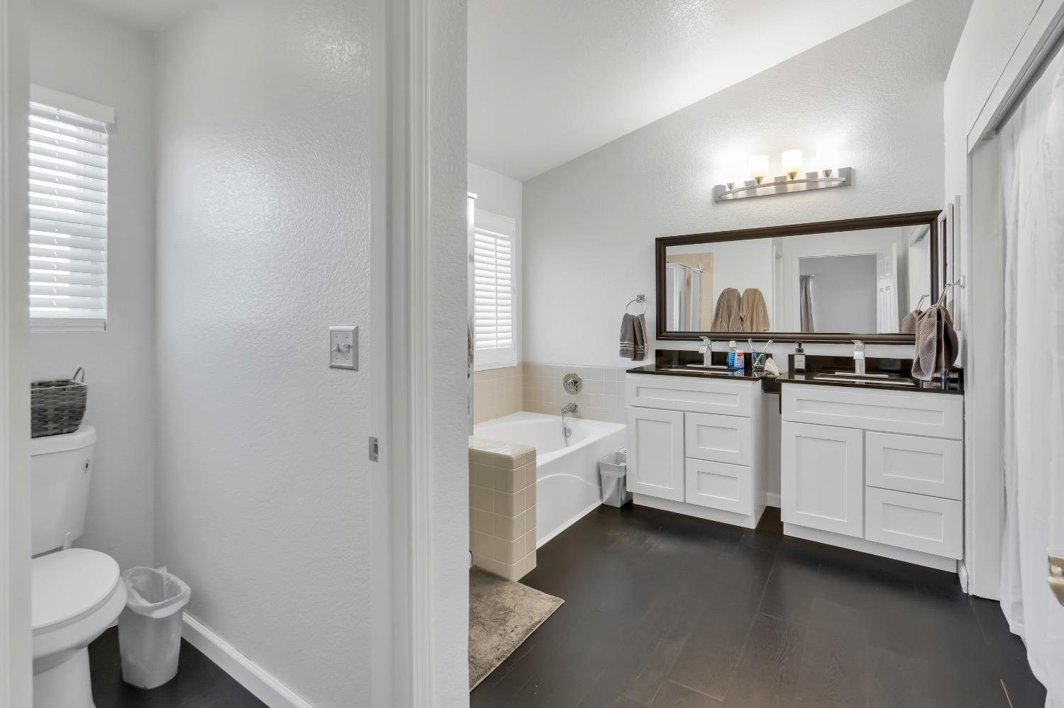 Detail Gallery Image 14 of 45 For 6641 Sunset Bluffs St, Elk Grove,  CA 95758 - 4 Beds | 2/1 Baths