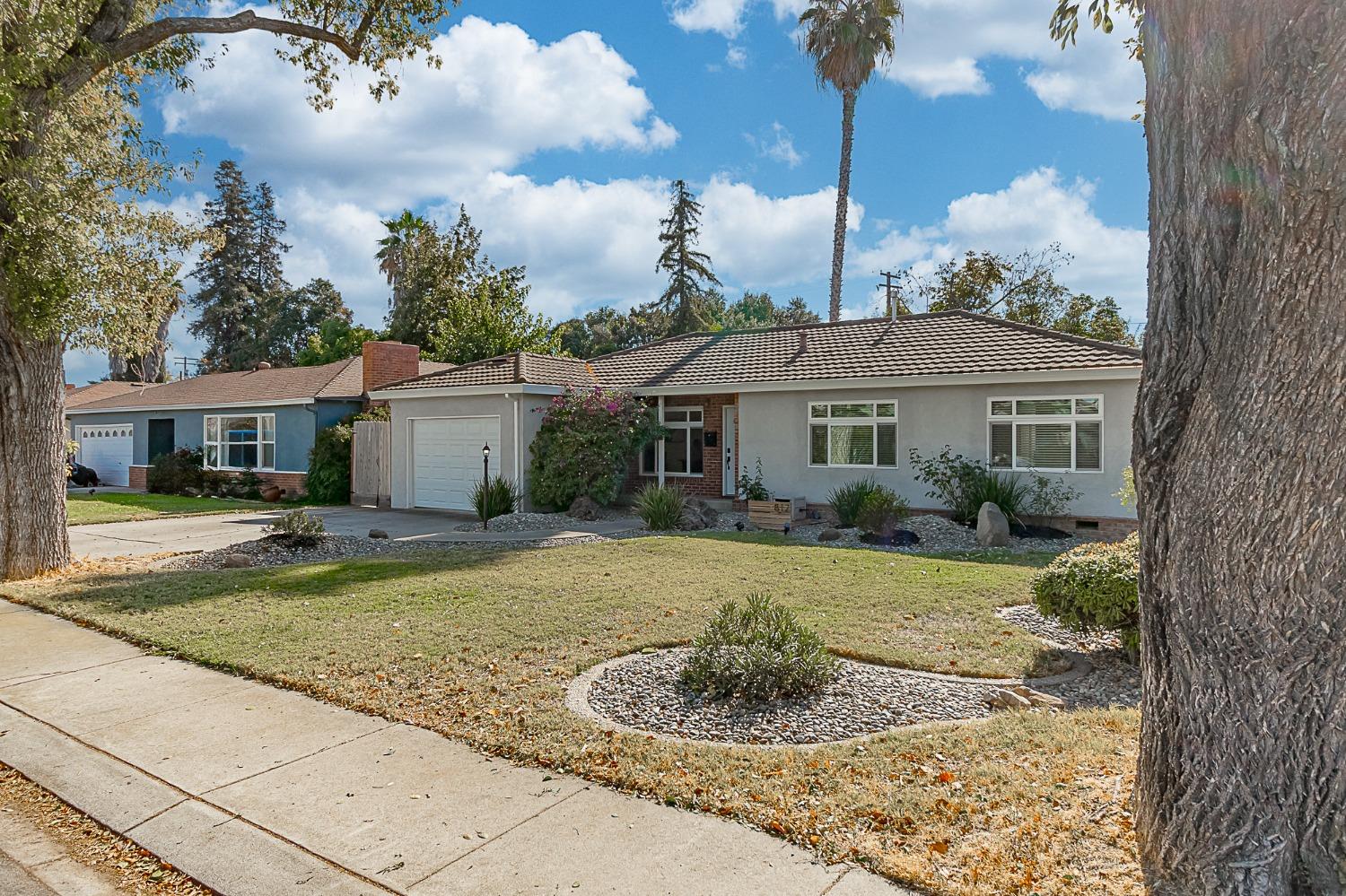 Detail Gallery Image 2 of 26 For 812 Edison Ave, Modesto,  CA 95350 - 3 Beds | 1 Baths