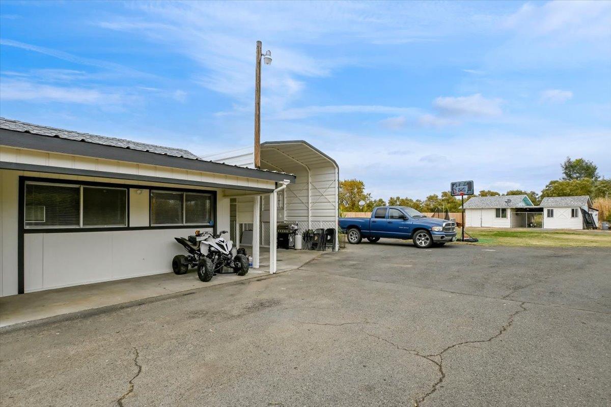 Detail Gallery Image 9 of 41 For 1960 Bluffs Dr, Oroville,  CA 95965 - 3 Beds | 2/1 Baths