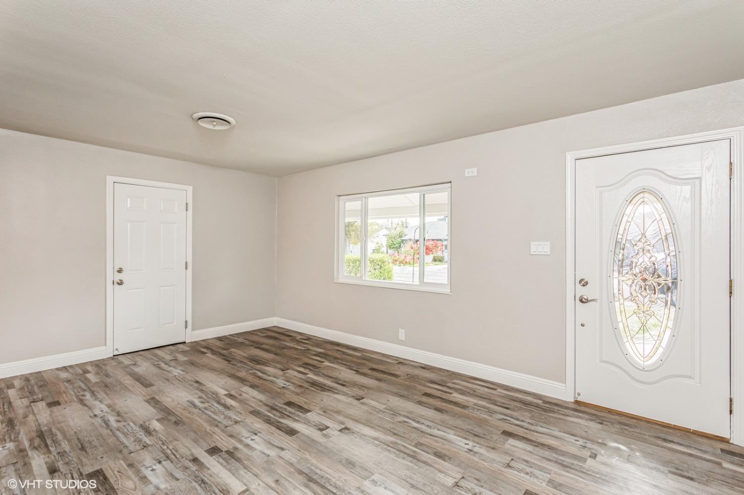 Detail Gallery Image 9 of 15 For 6321 33rd Ave, Sacramento,  CA 95824 - 2 Beds | 1 Baths