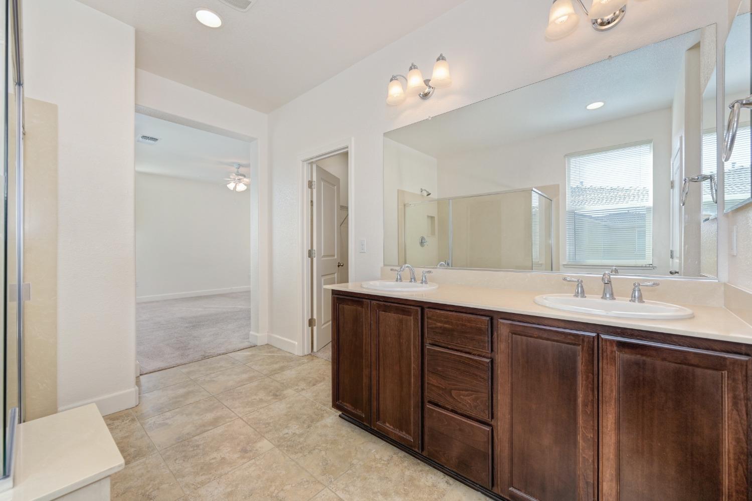 Detail Gallery Image 33 of 50 For 8444 Vila Gale Way, Elk Grove,  CA 95757 - 4 Beds | 2/1 Baths