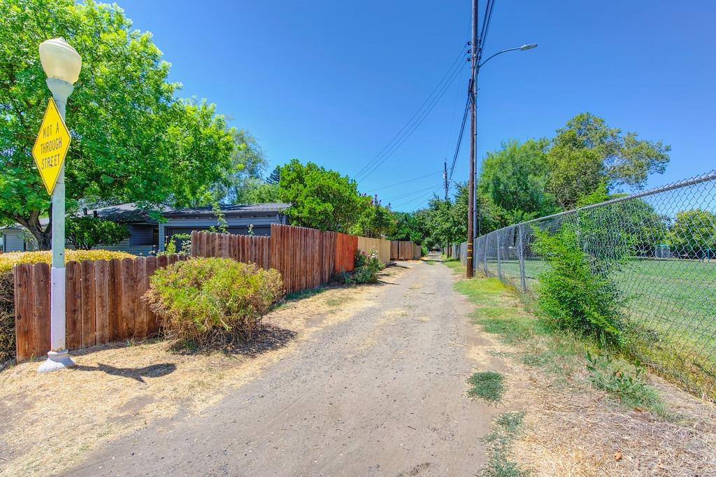 Detail Gallery Image 49 of 49 For 172 45th St, Sacramento,  CA 95819 - 3 Beds | 2 Baths