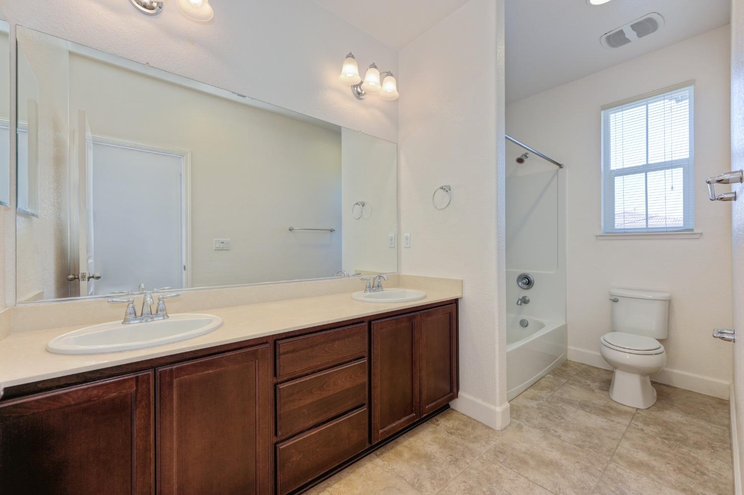 Detail Gallery Image 43 of 50 For 8444 Vila Gale Way, Elk Grove,  CA 95757 - 4 Beds | 2/1 Baths