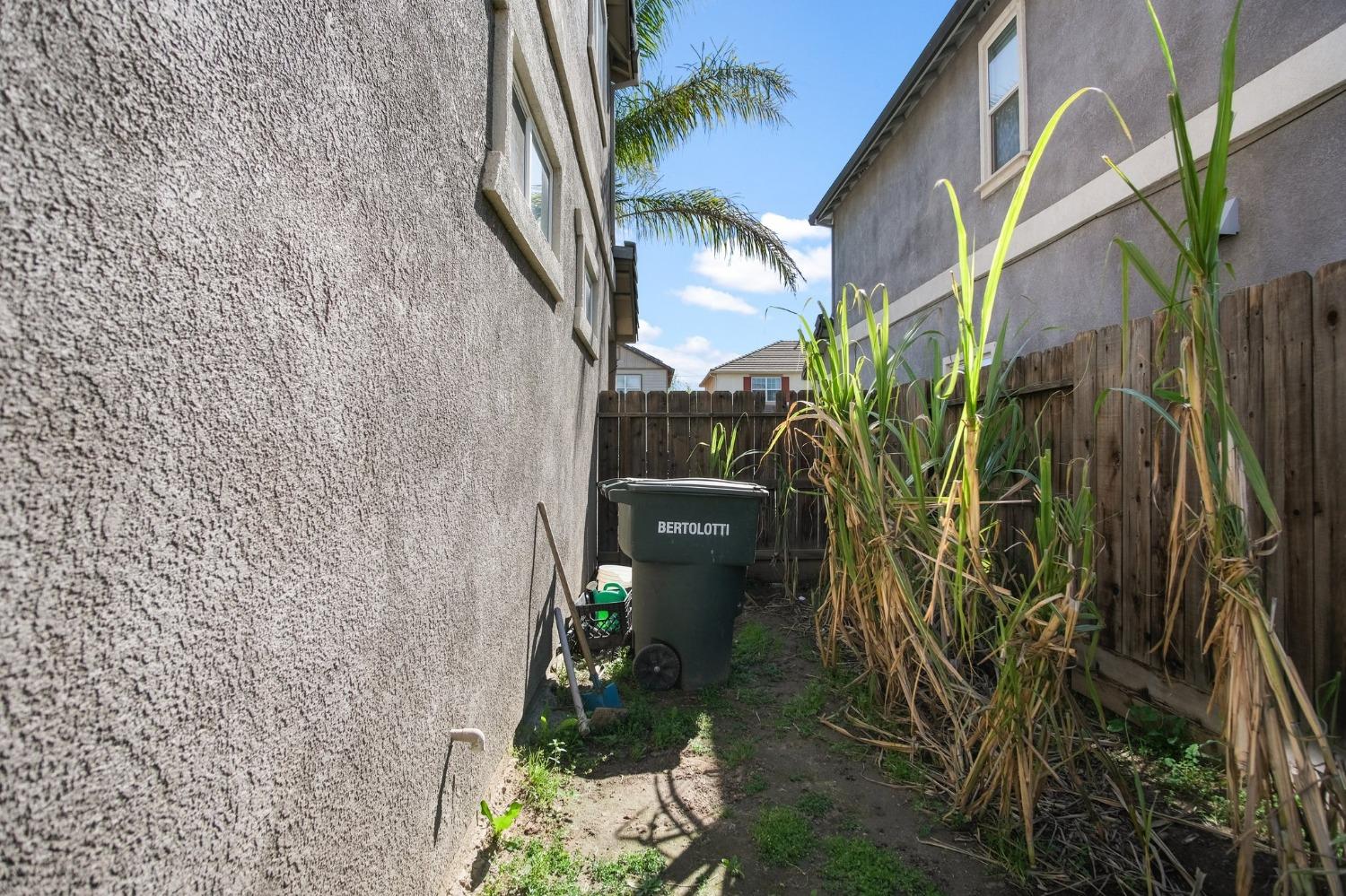 Detail Gallery Image 5 of 13 For 3027 Sariya Way, Ceres,  CA 95307 - 4 Beds | 3/1 Baths