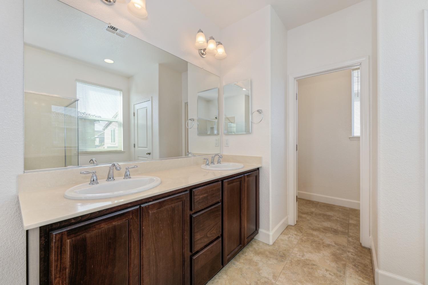 Detail Gallery Image 32 of 50 For 8444 Vila Gale Way, Elk Grove,  CA 95757 - 4 Beds | 2/1 Baths