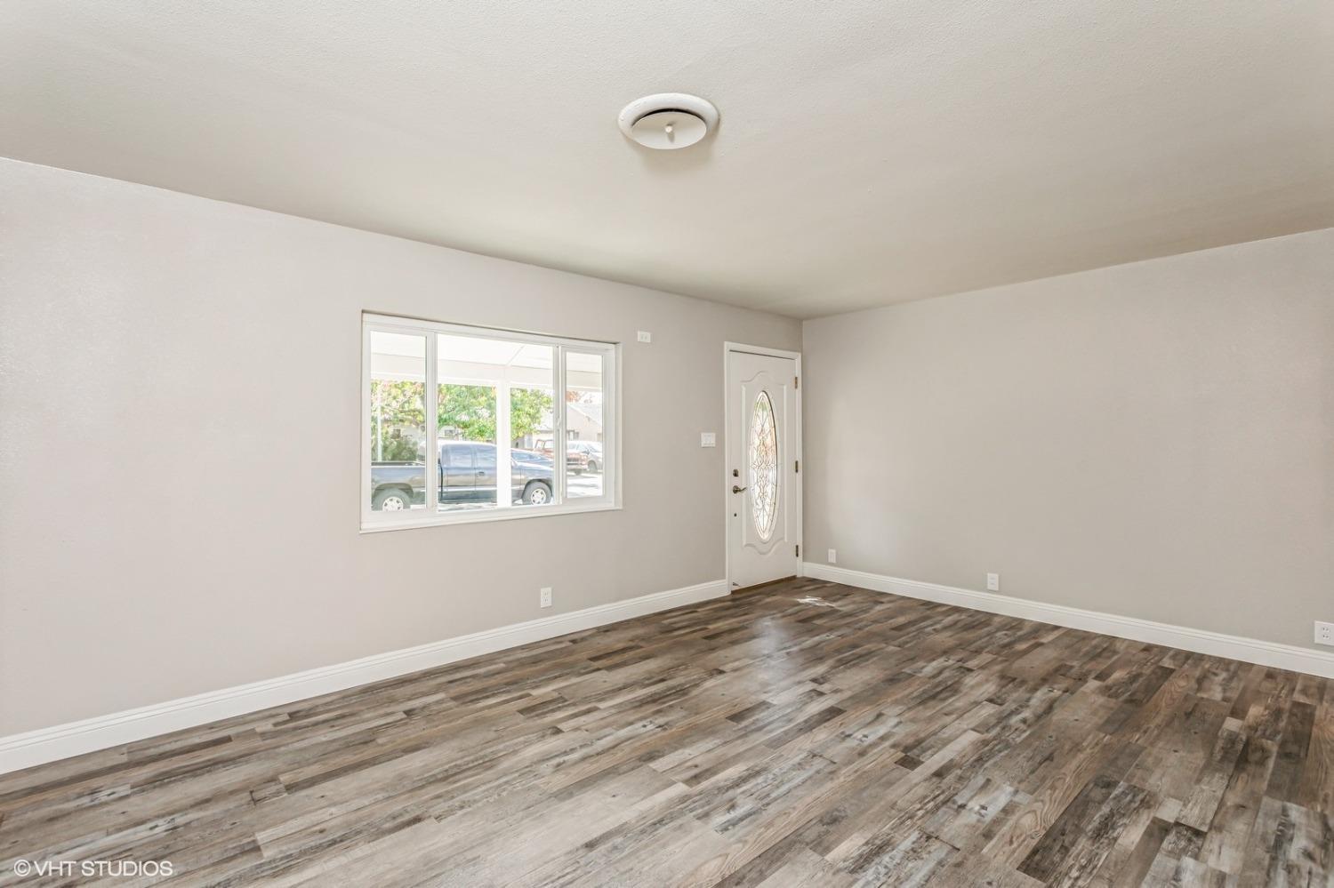 Detail Gallery Image 7 of 15 For 6321 33rd Ave, Sacramento,  CA 95824 - 2 Beds | 1 Baths