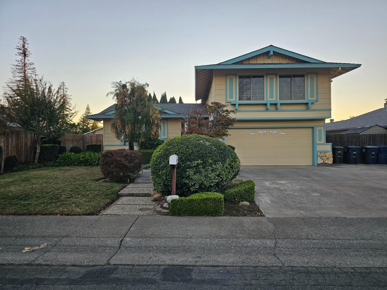 Detail Gallery Image 2 of 41 For 8005 Mesa Oak Way, Citrus Heights,  CA 95610 - 4 Beds | 2/1 Baths