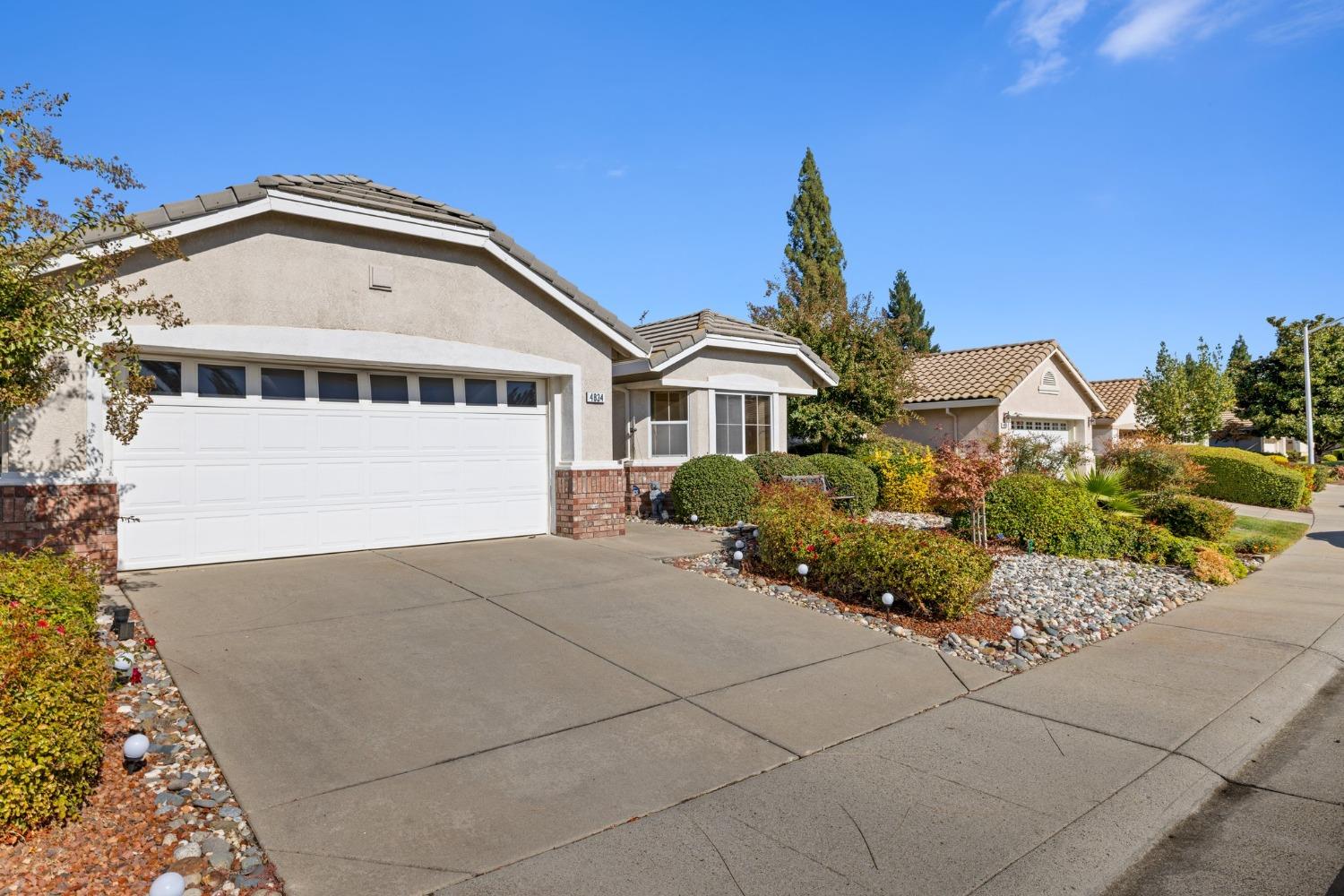 Detail Gallery Image 2 of 35 For 4834 Winter Haven Way, Roseville,  CA 95747 - 2 Beds | 2 Baths