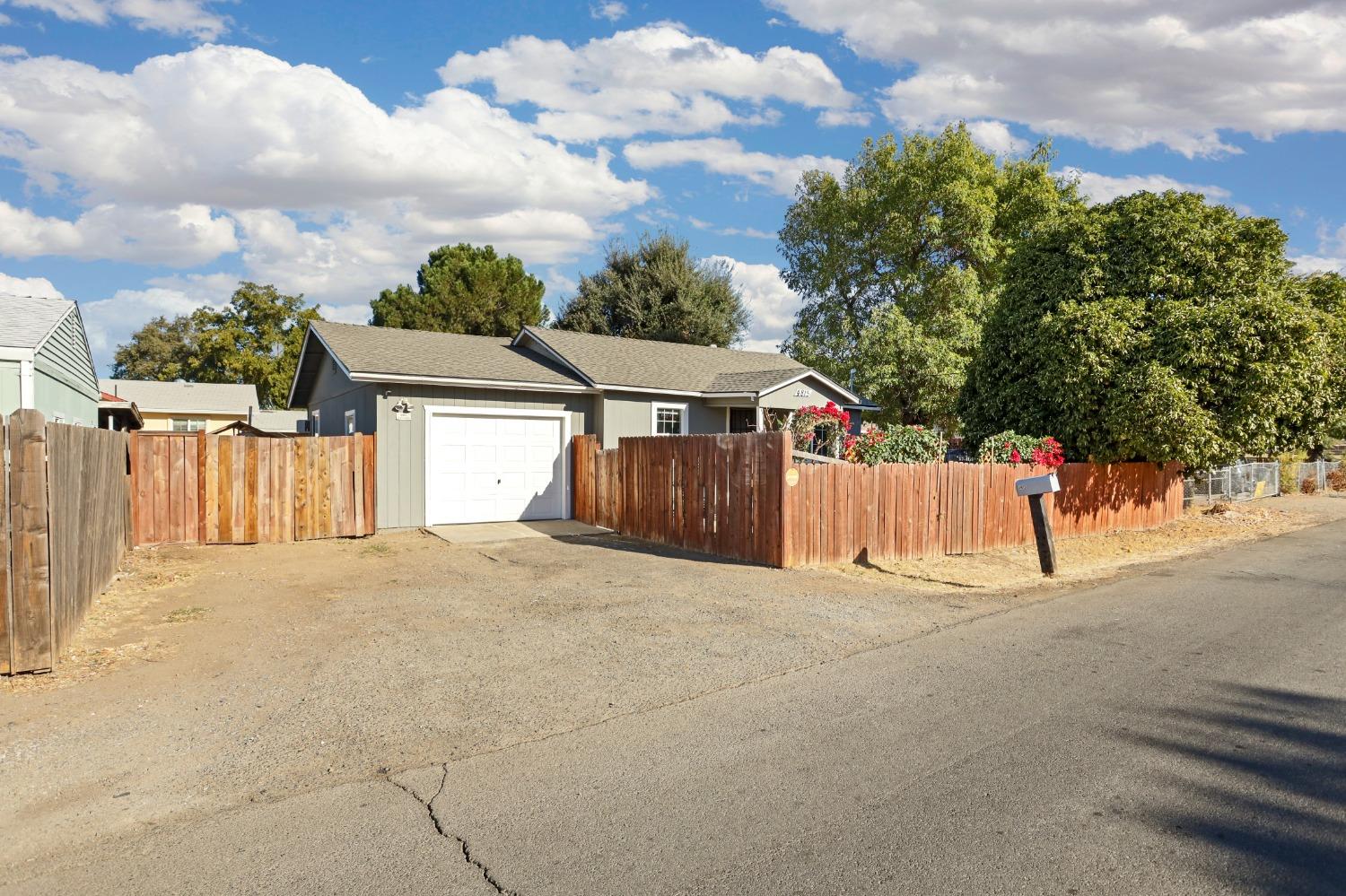 Detail Gallery Image 5 of 39 For 4815 Horner Ave, Stockton,  CA 95215 - 3 Beds | 1/1 Baths