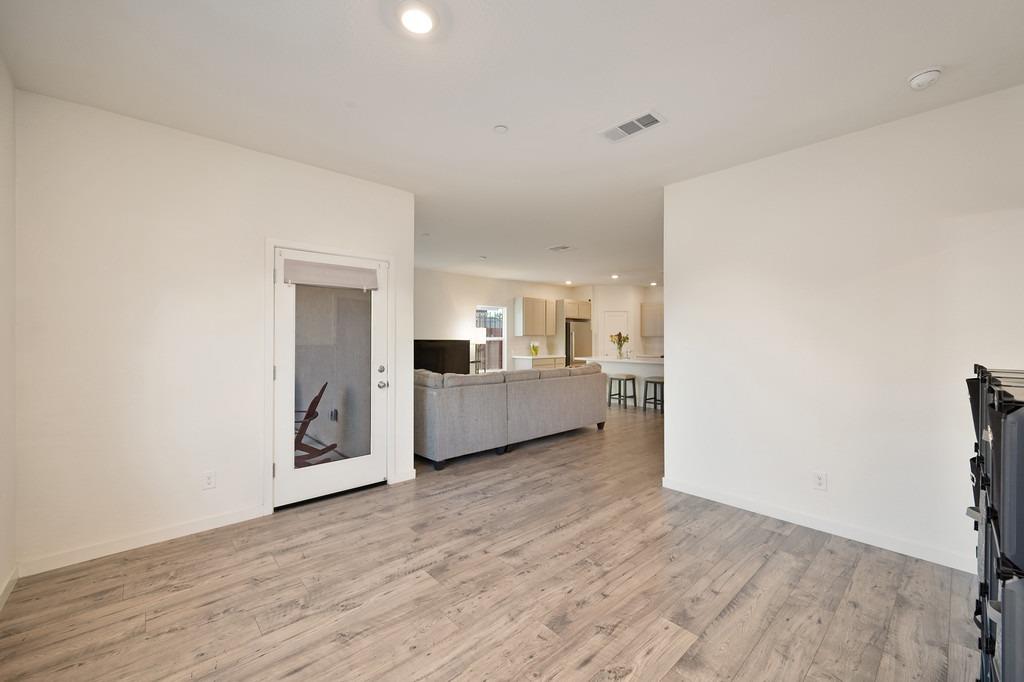 Detail Gallery Image 6 of 33 For 1254 S Peregrine Ct, Stockton,  CA 95215 - 3 Beds | 2 Baths