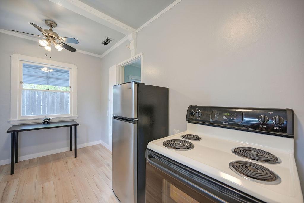 Detail Gallery Image 18 of 46 For 5008 9th Ave, Sacramento,  CA 95820 - 2 Beds | 1 Baths