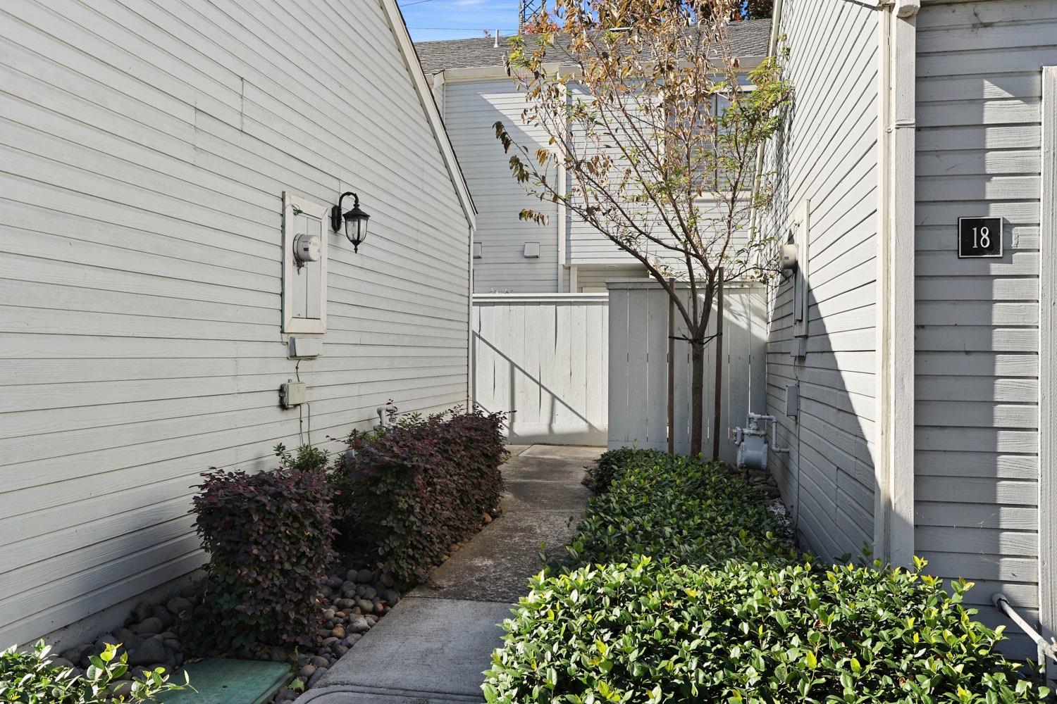 Detail Gallery Image 12 of 39 For 2930 Driftwood Pl #18,  Stockton,  CA 95219 - 2 Beds | 2/1 Baths