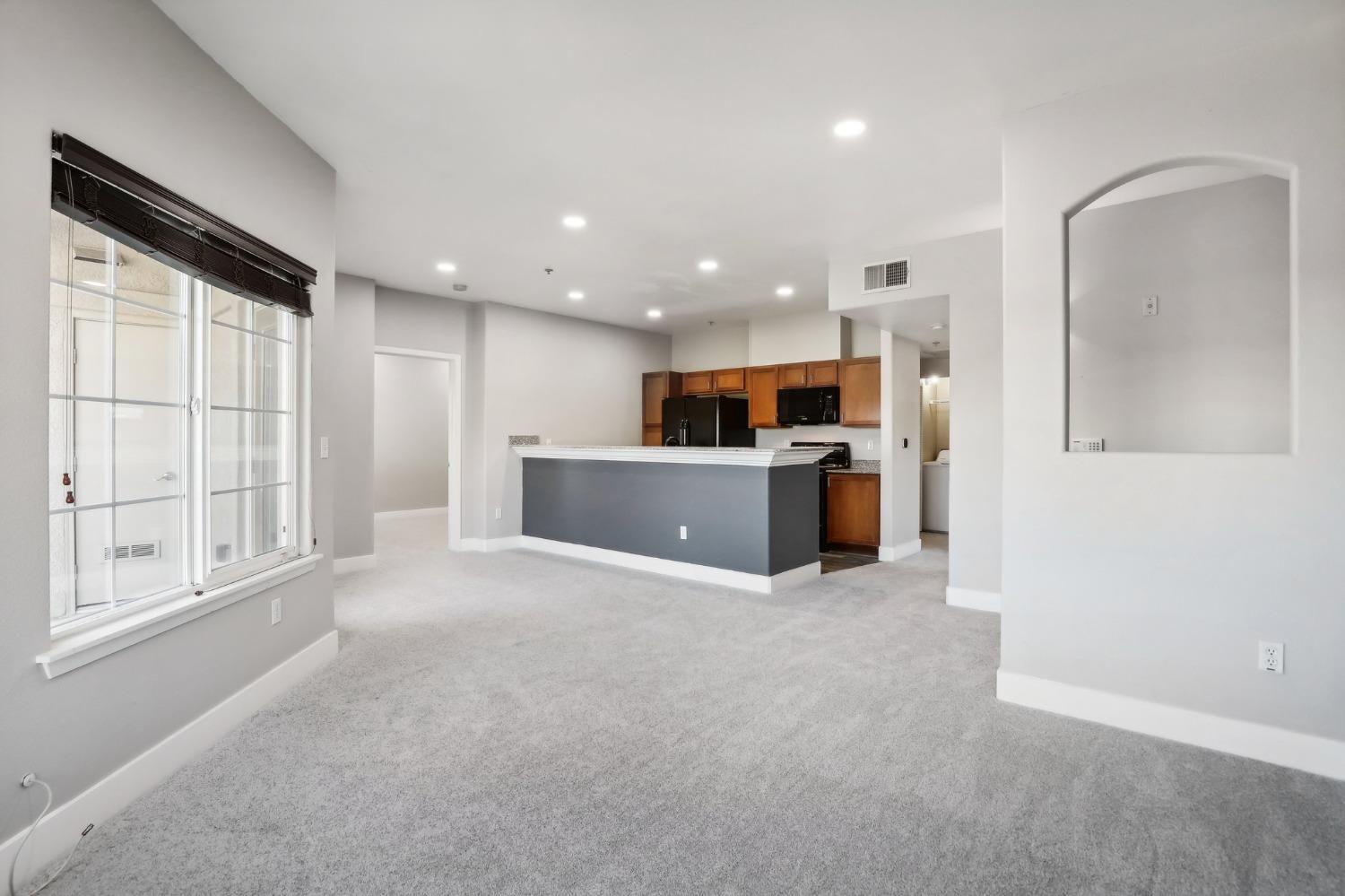 Detail Gallery Image 4 of 39 For 4200 E Commerce Way #2121,  Sacramento,  CA 95834 - 2 Beds | 2 Baths