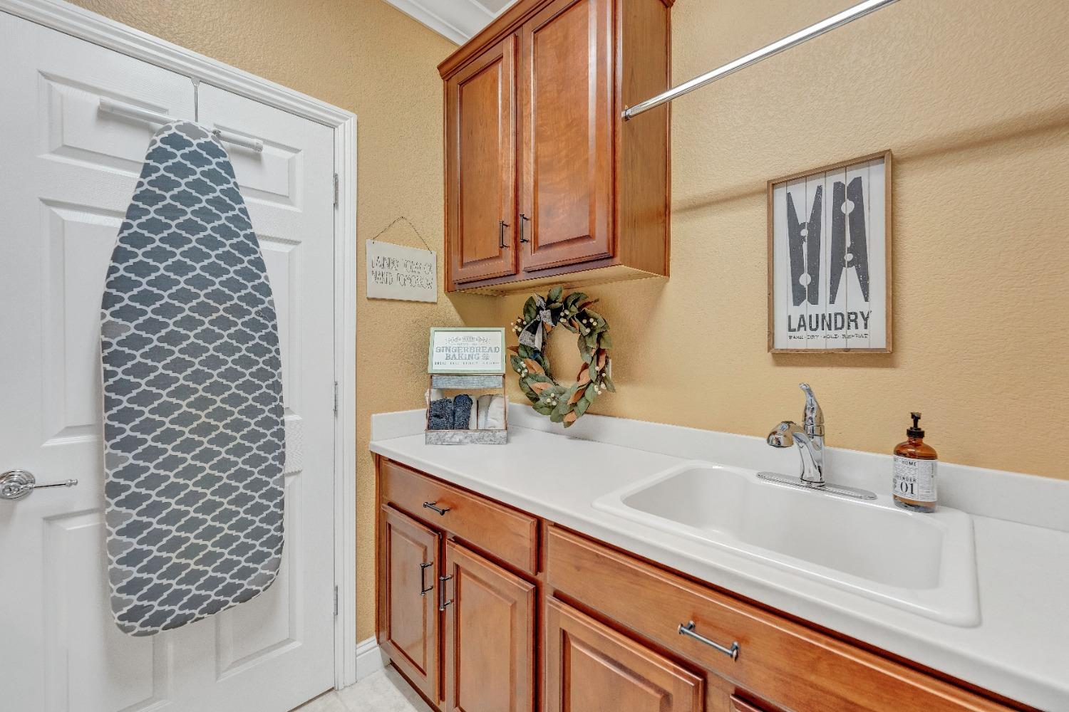 Detail Gallery Image 23 of 43 For 2320 Pepper Tree Ln, Manteca,  CA 95336 - 2 Beds | 2 Baths