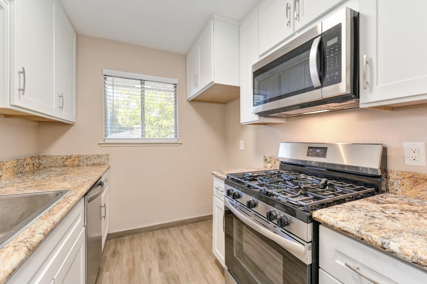 Detail Gallery Image 11 of 28 For 6229 Longford Dr #4,  Citrus Heights,  CA 95621 - 2 Beds | 1 Baths