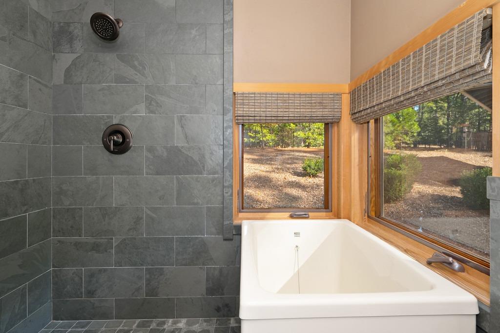 Detail Gallery Image 4 of 38 For 11345 Tower Hill Rd, Nevada City,  CA 95959 - 2 Beds | 2 Baths